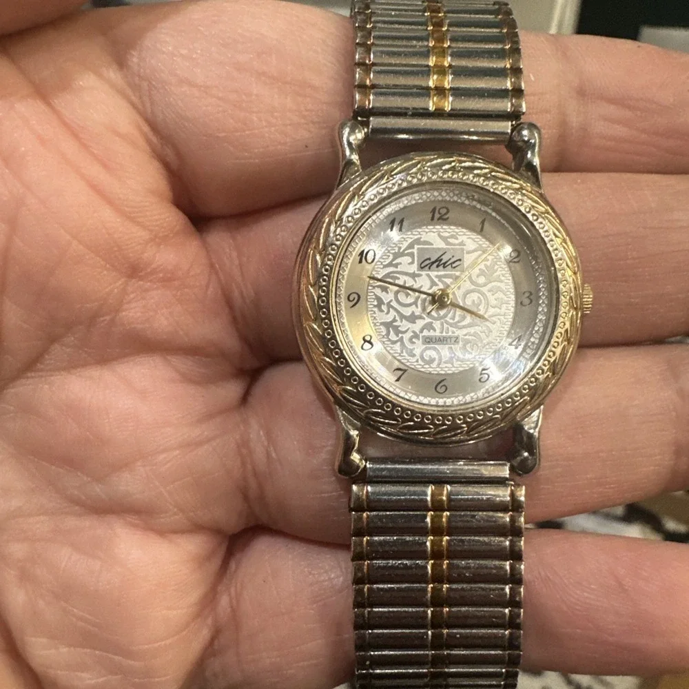 Works Chic Women's Watch Gold Tone Swirl Design Dainty Strap NEW BATTERY 28mm 7